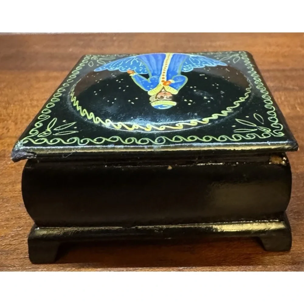 Vintage Hand Painted Folk Art Wooden Trinket Box Black‎ Lacquer Winter Scene 3